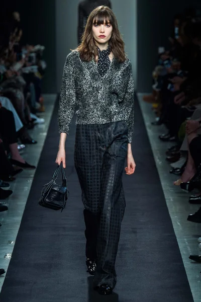 Look 25